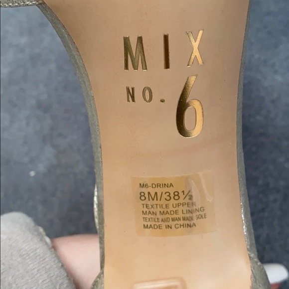 Gold Heels - Picture 4 of 4